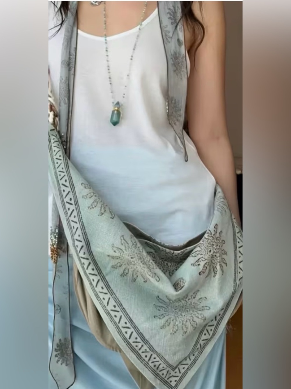 Boho Sun-Embroidered Triangle Shoulder Bag in Light Green Free People NWOT - Picture 4 of 5
